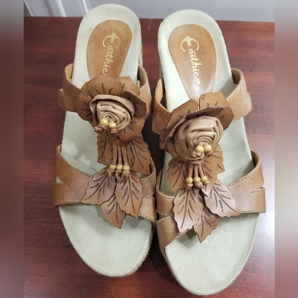 Earthies 'Semgrini" - Picture 1 of 2